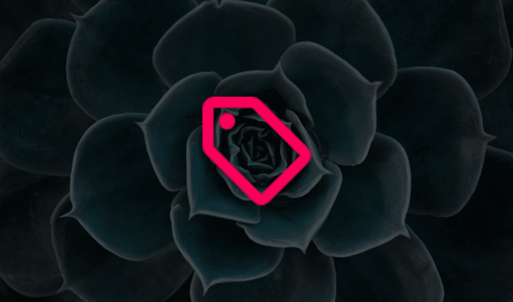 flor-desabrochando-com-icone-de-etiqueta-na-frente