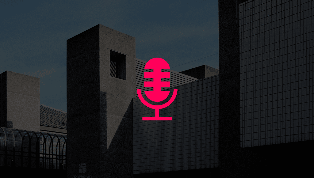 microfone insinuando a realização de um podcast