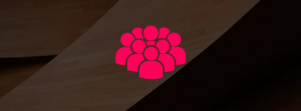 grupo de pessoas aglomeradas